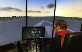 Helikopterschool STB-copter installeert R22 / R44 vluchtsimulator