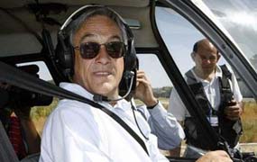 Chileense president vliegt zelf een R44, maar vergeet fuel en GPS