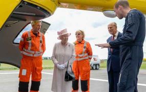 Prins William stopt als piloot van de ambulance helikopter Prins William stopt als piloot van de ambulance helikopter