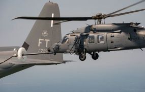 Aerial refueling van de Sikorsky HH-60W, de Jolly Green II