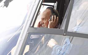 Spaanse Koning Juan Carlos I vliegt in een NH-90