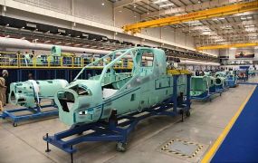 Boeing laat AH-64 Apache helikopters deels bouwen in India Boeing laat AH-64 Apache helikopters deels bouwen in India