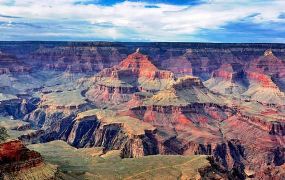 Robinson R44 over de Canyon