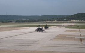 Nieuwe NL Apaches AH-64E van DHC trainen voor het eerst in de VS