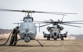 Voor het eerst tankt een helikopter een MQ-8C drone 