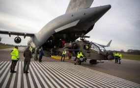 Vernieuwde NL Apaches AH-64E per C-17 terug op Nederlandse bodem