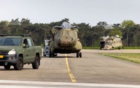 Nog eens 2 NL Chinooks naar Irak vertrokken Nog eens 2 NL Chinooks naar Irak vertrokken