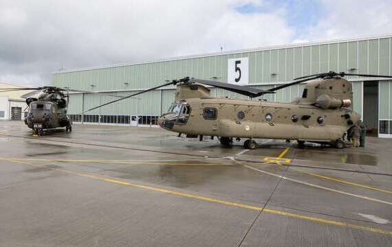 Duitse piloten krijgen introductie op Nederlandse Chinooks