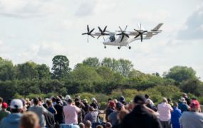 Vertical VX4 maakt 's werelds eerste publieke vlucht van luchthaven naar luchthaven