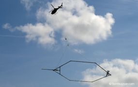 Helikopter zoekt water in Zeelandse bodem