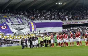 Jupiler Pro League doet beroep op helicopterflights om beker naar stadion te brengen