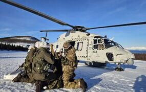 Nederlandse NH90-helikopters vliegen Nordic Response