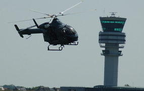 Politiehelikopters geven knappe demonstraties op Melsbroek (B)